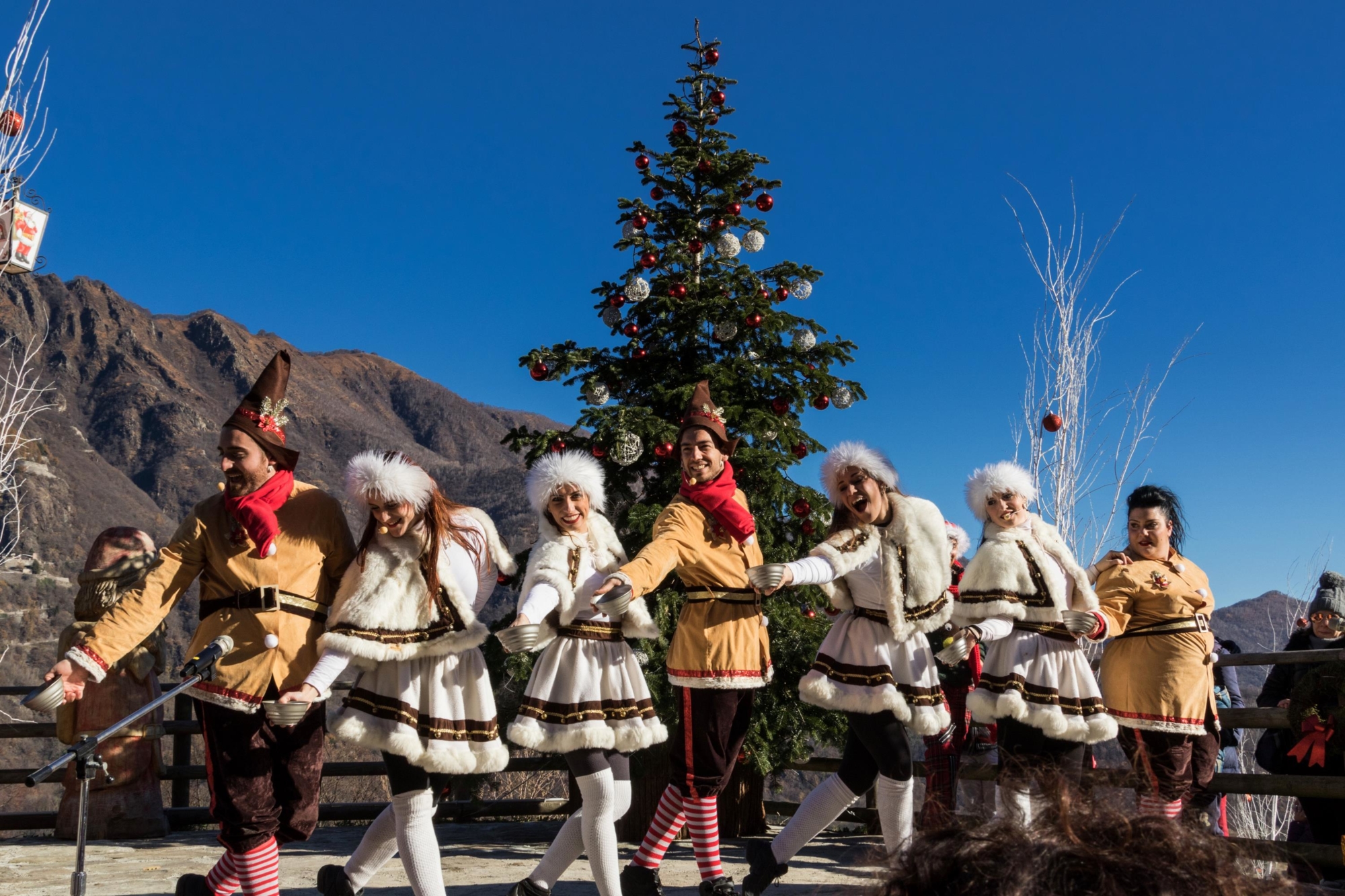 Babbo Natale Webcam.Eventi Natalizi Val D Ossola Ornavasso La Grotta Di Babbo Natale Visitossola