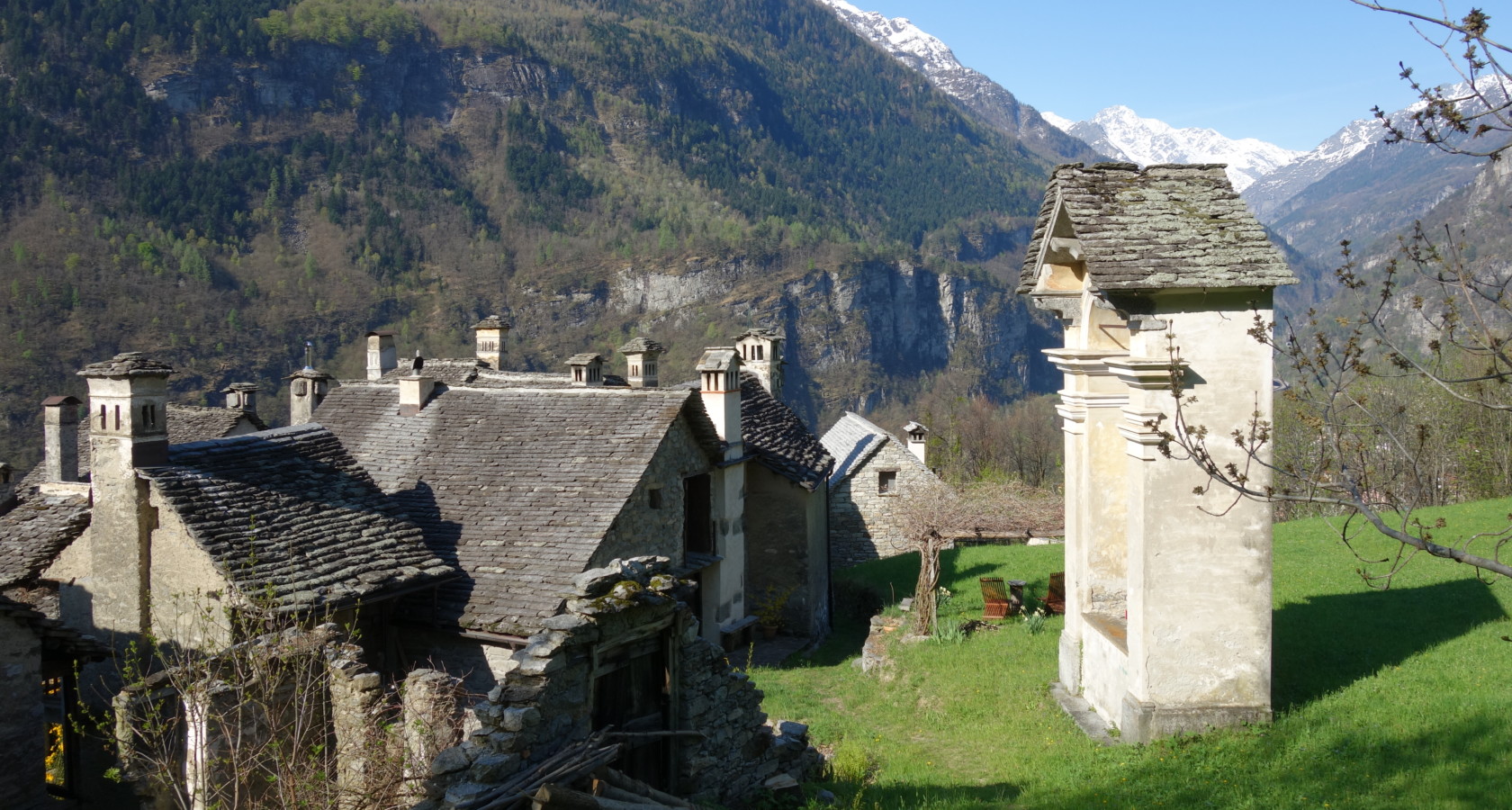 Trekking im Ossolatal Rundgang der Oratorien und Villen von Varzo